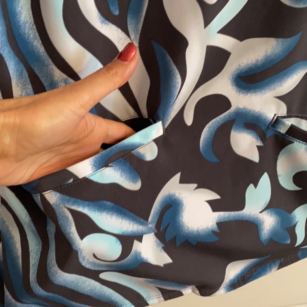 Scrub top - Picture 4 of 5